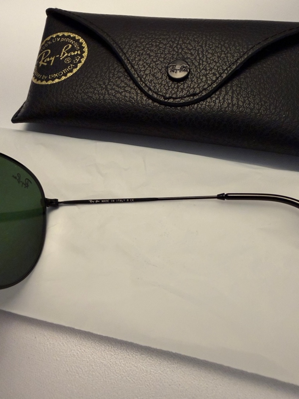 Ray-Ban Round Metal Sunglasses in Black with Green Lenses - Picture 3 of 5